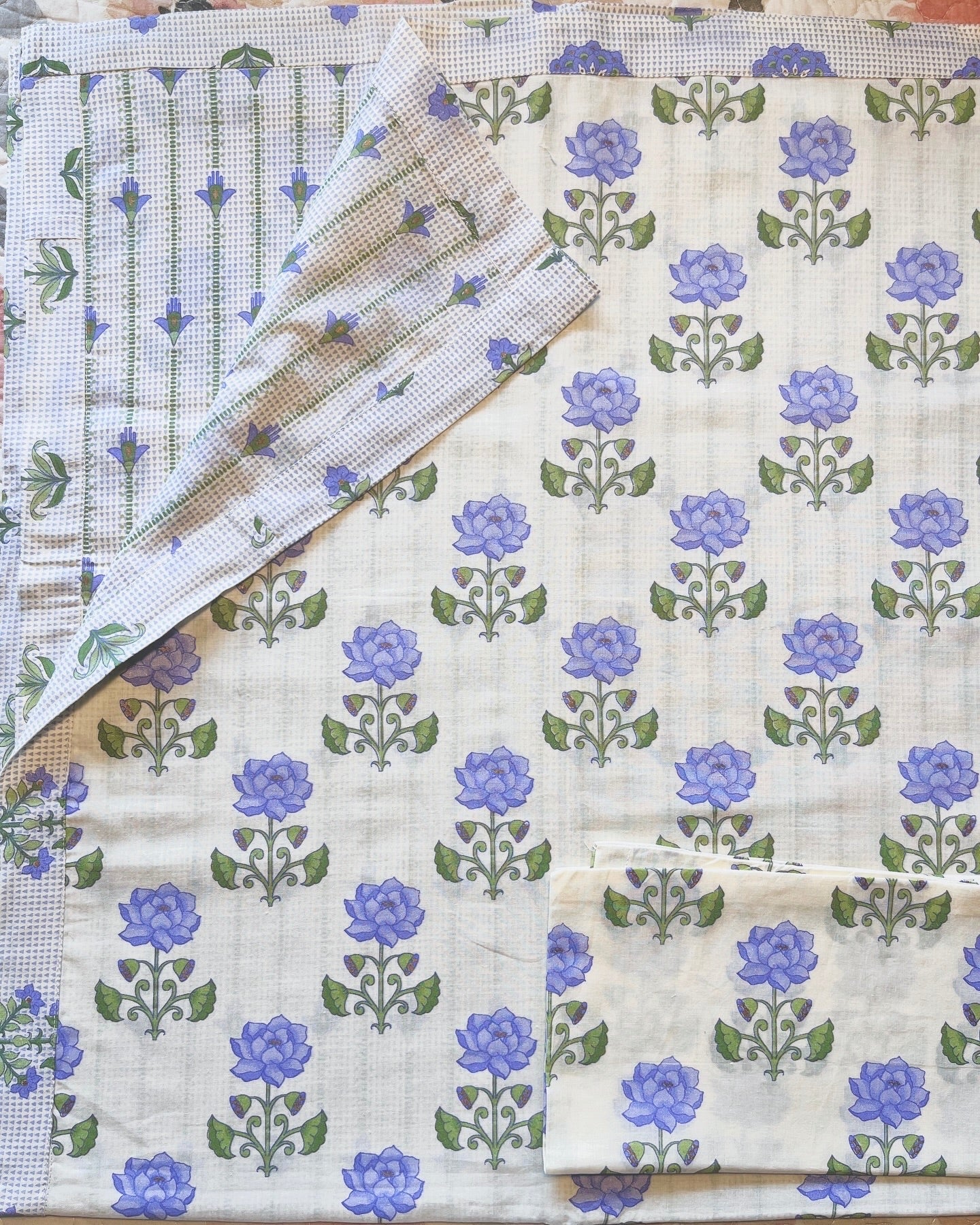 Misty Pond Dohar and Pillow Set