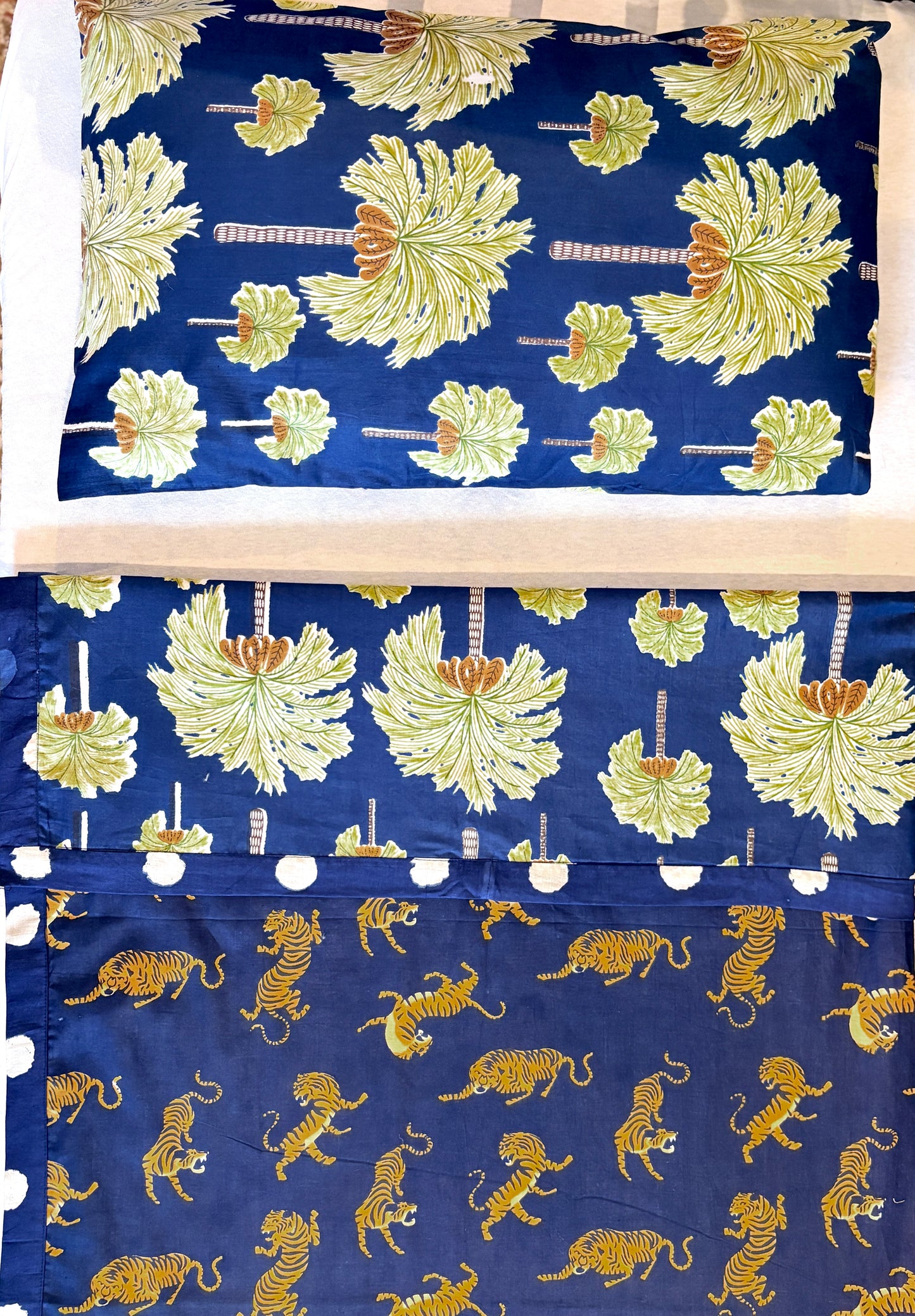 Tigers on Vacay Dohar and Pillow Set