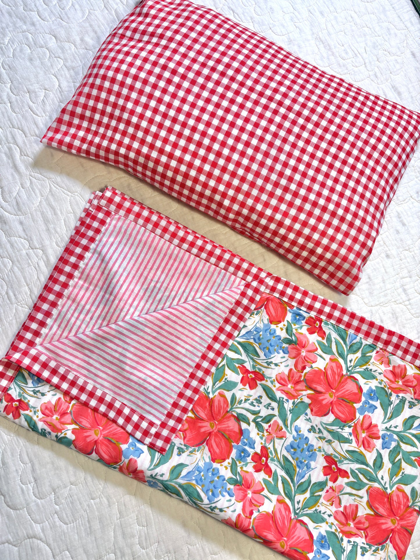 Hibiscus  Dohar and Pillow Set