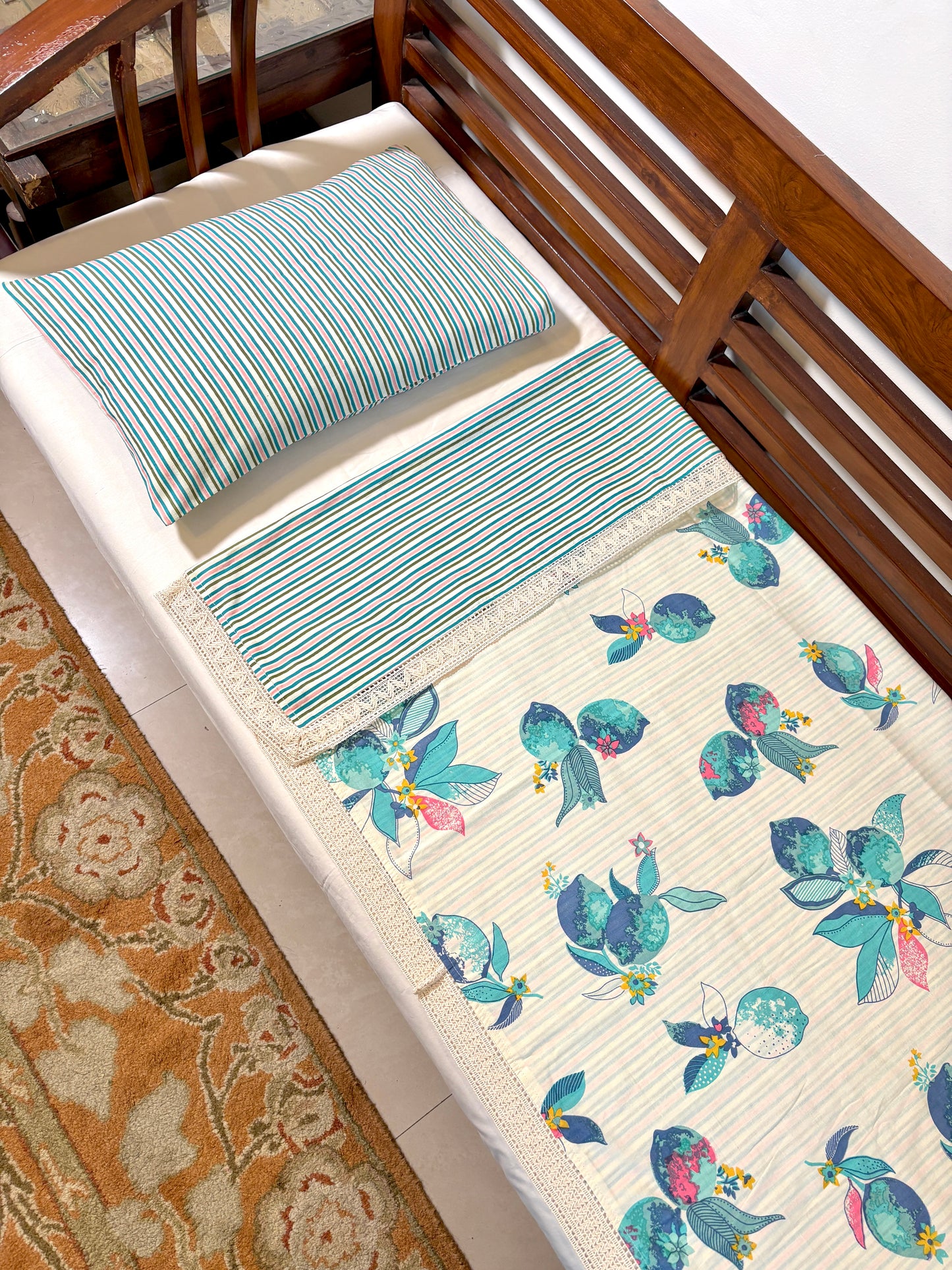 Blue Lime Dohar and Pillow Set