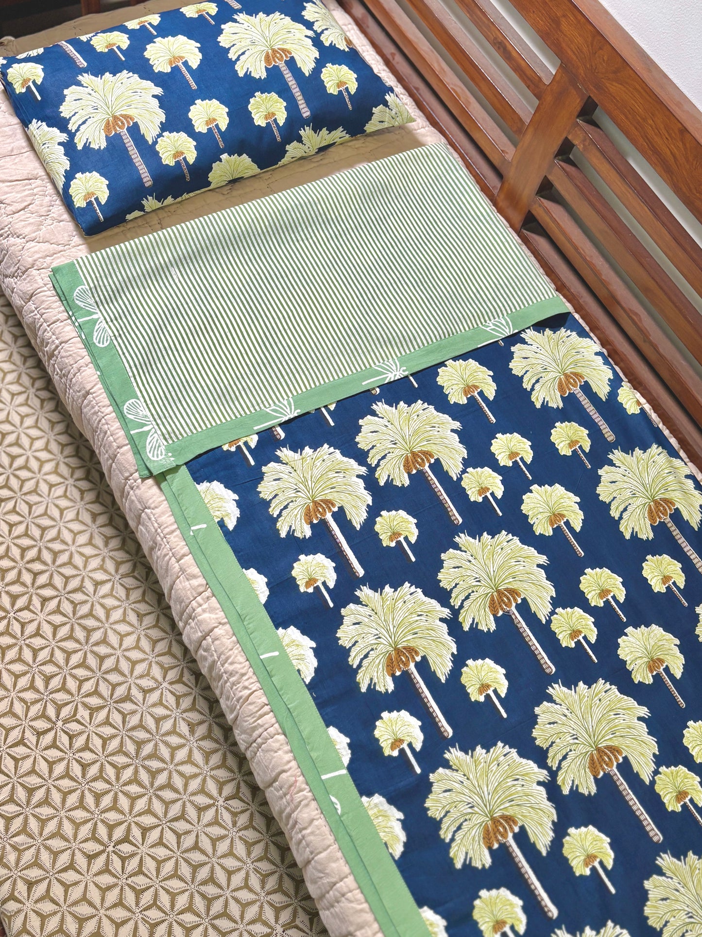 Palm Tree Dohar and Pillow Set