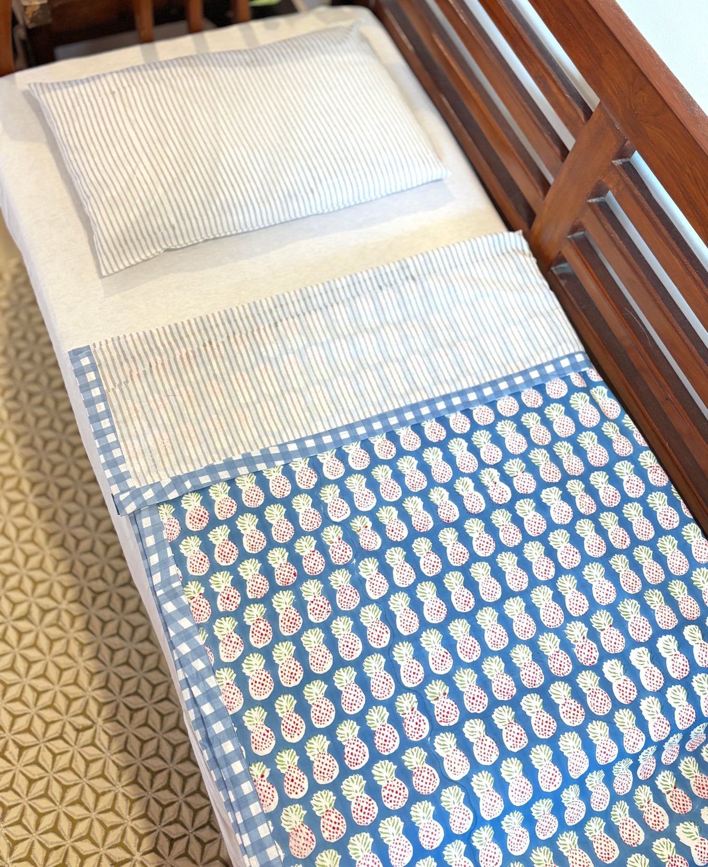 Ananas  Dohar and Pillow Set