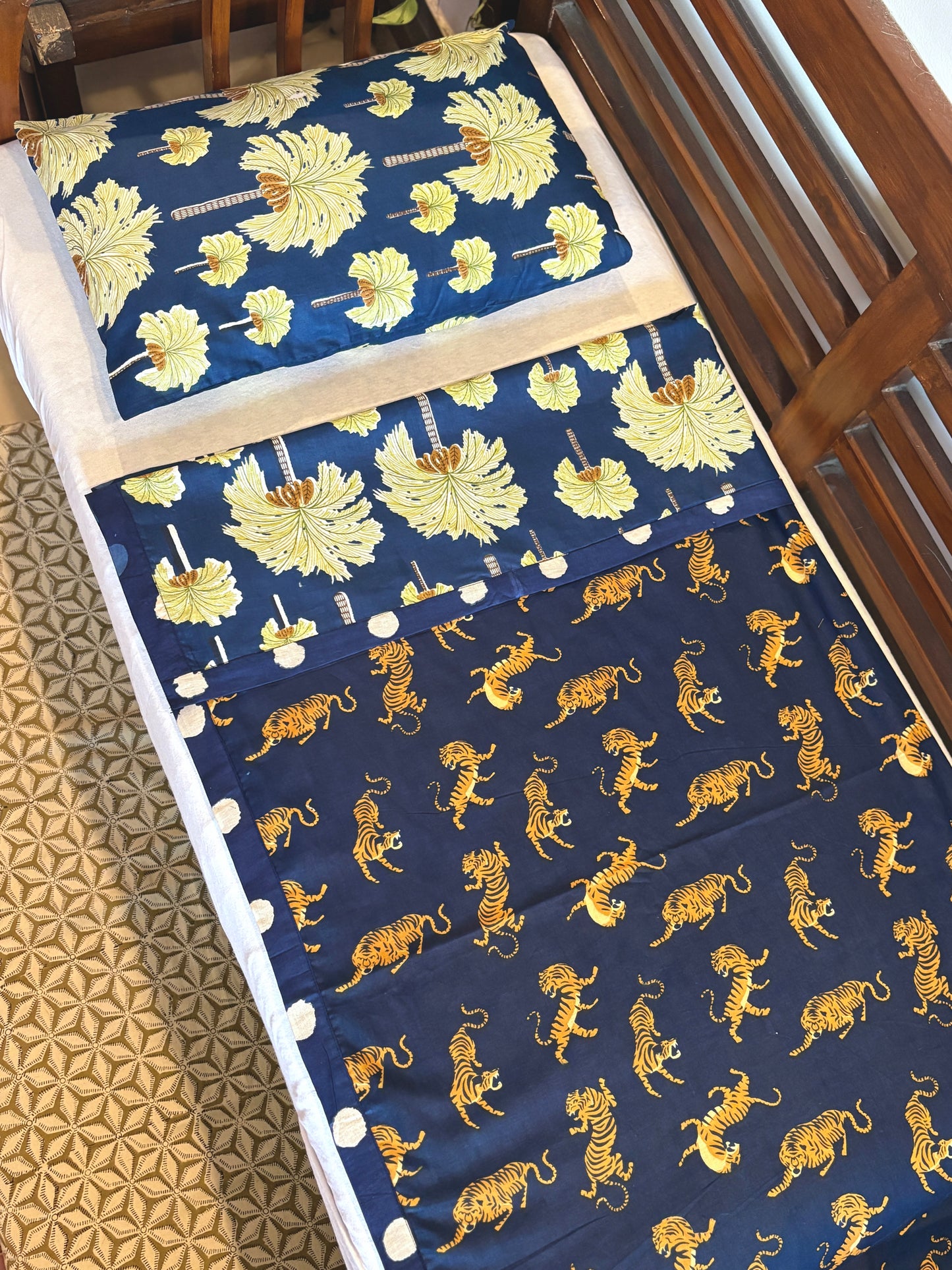 Tigers on Vacay  Dohar and Pillow Set