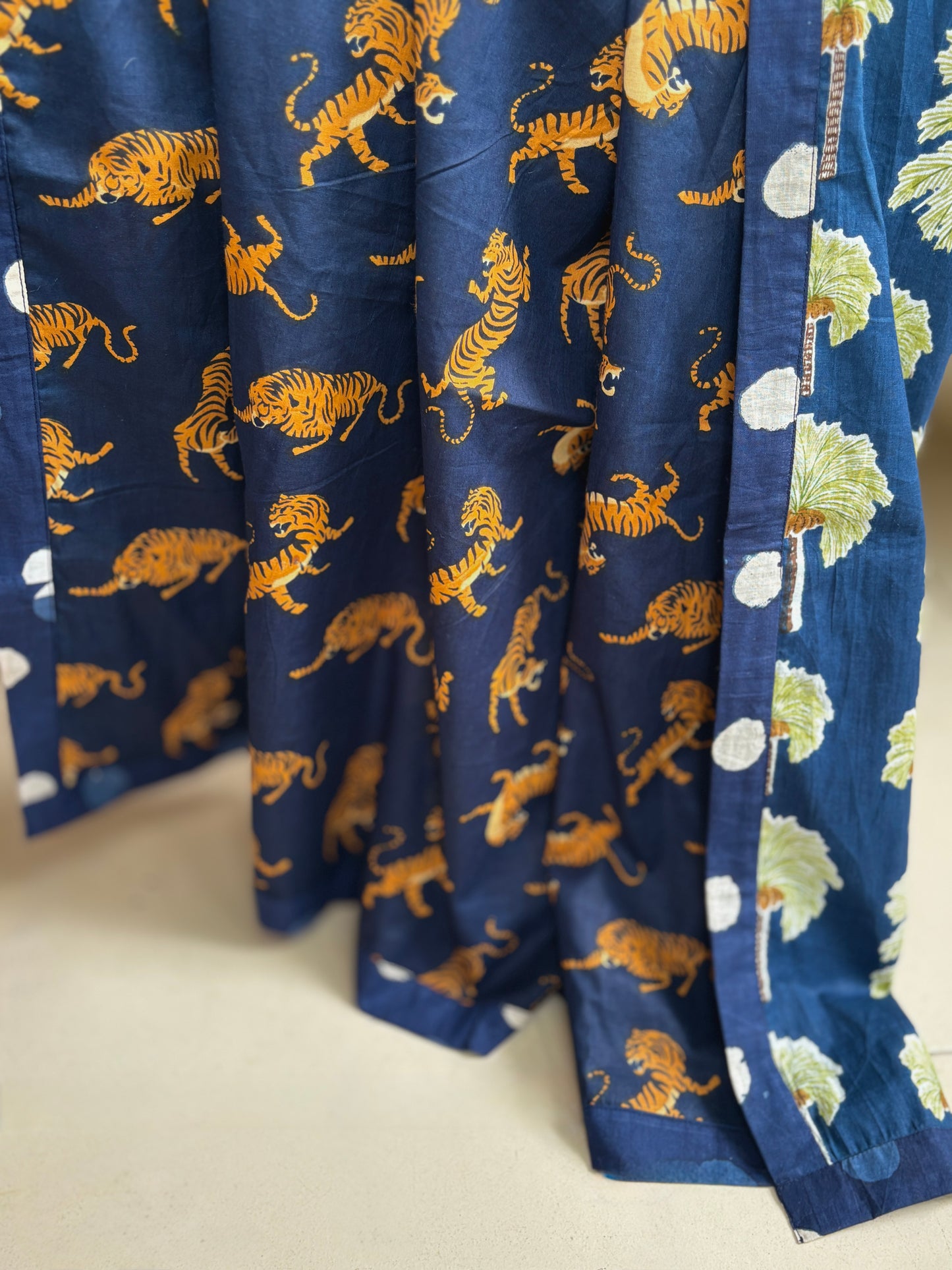 Tigers on Vacay  Dohar and Pillow Set