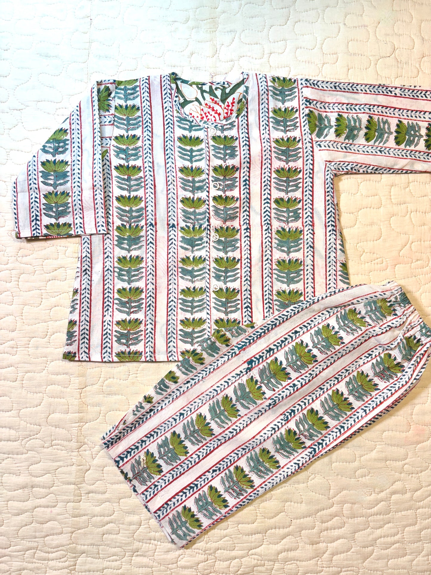 Green Garland Reversible Coords