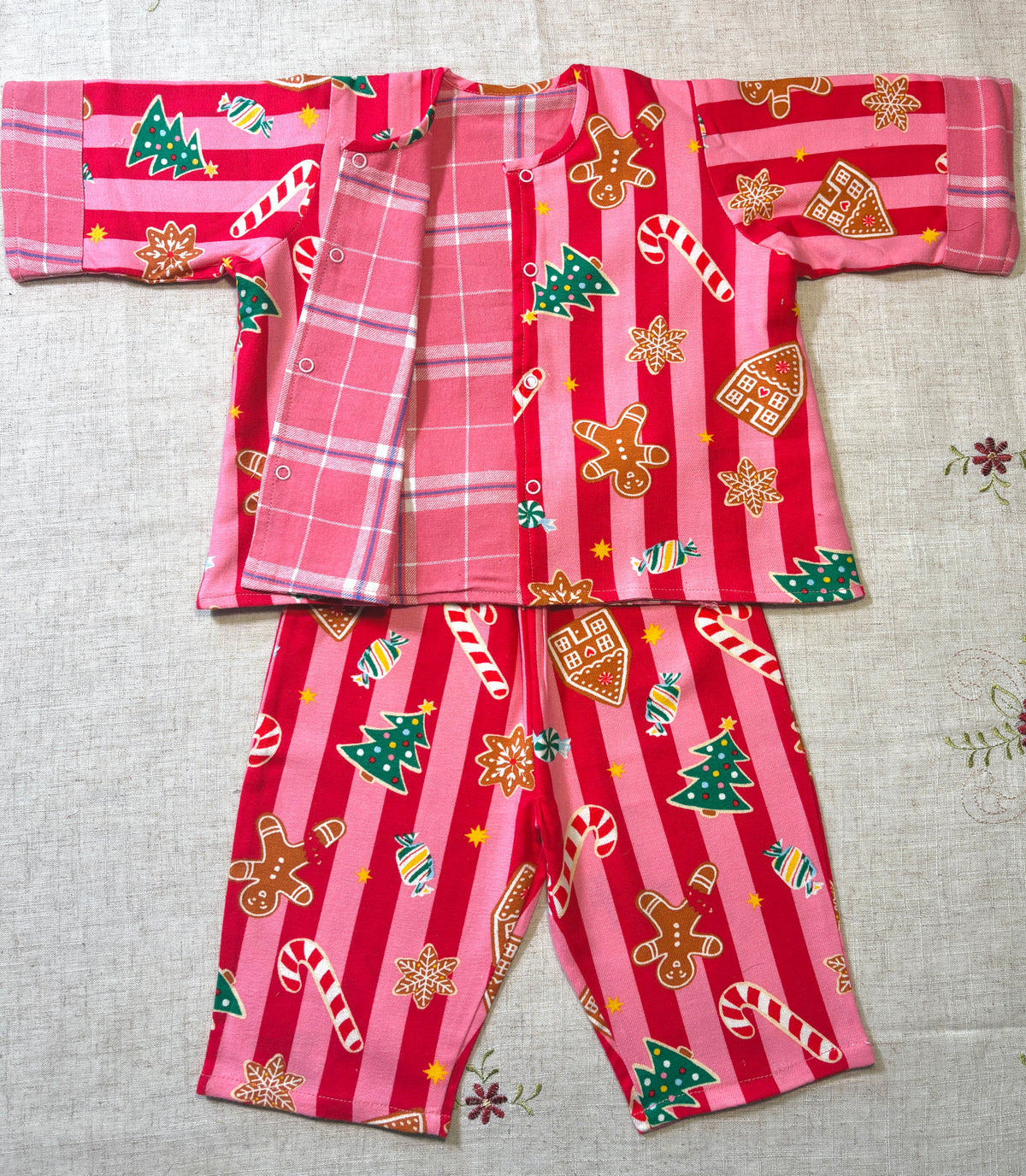 Bubblegum Santa Flannel Blanket & Coords for New Borns