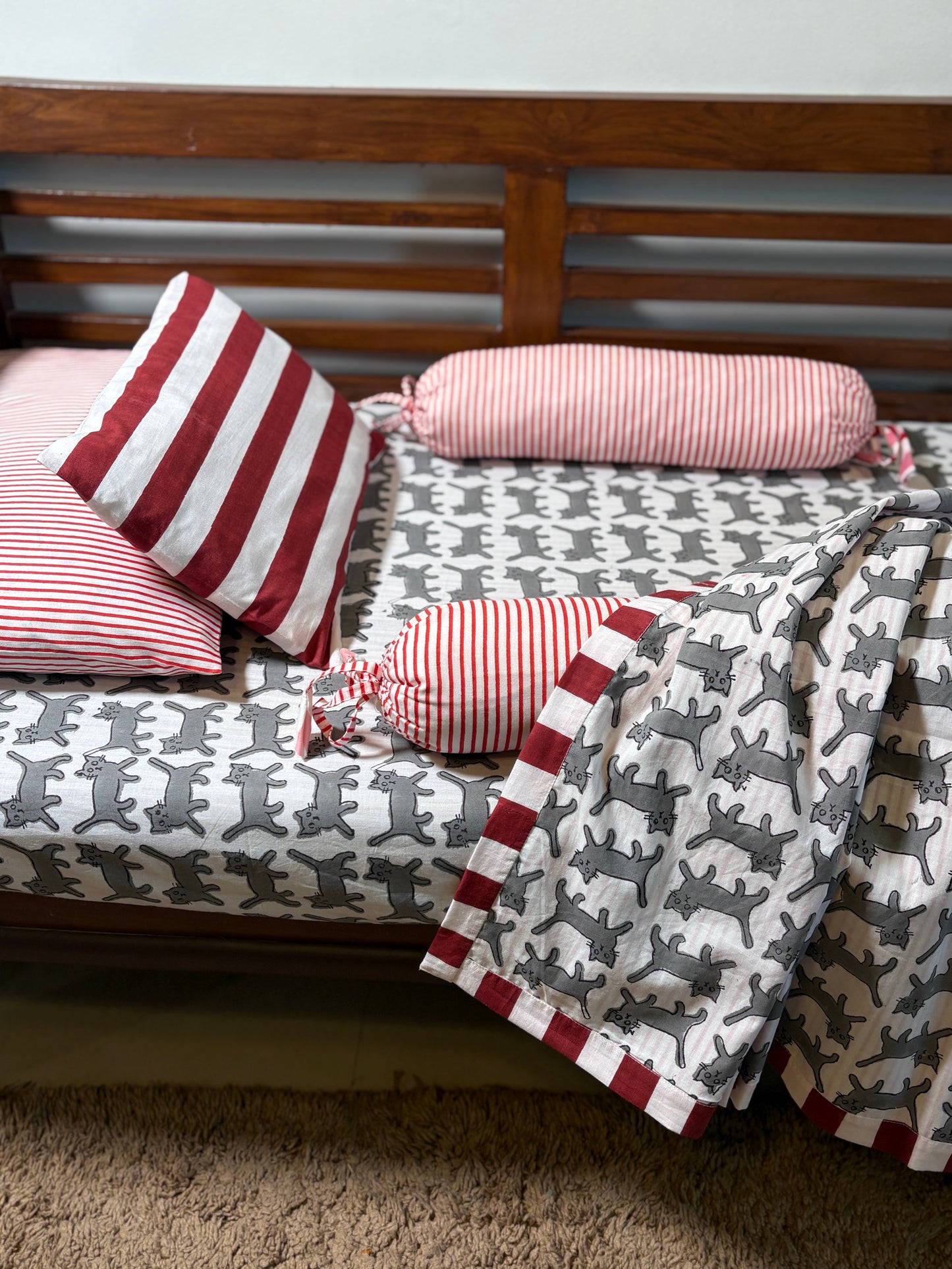Wall Cats Cot Bedding Set