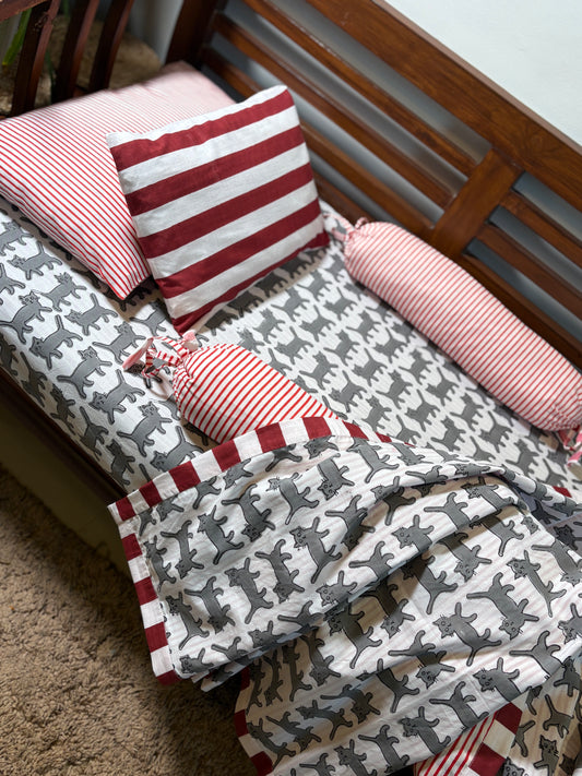 Wall Cats Cot Bedding Set